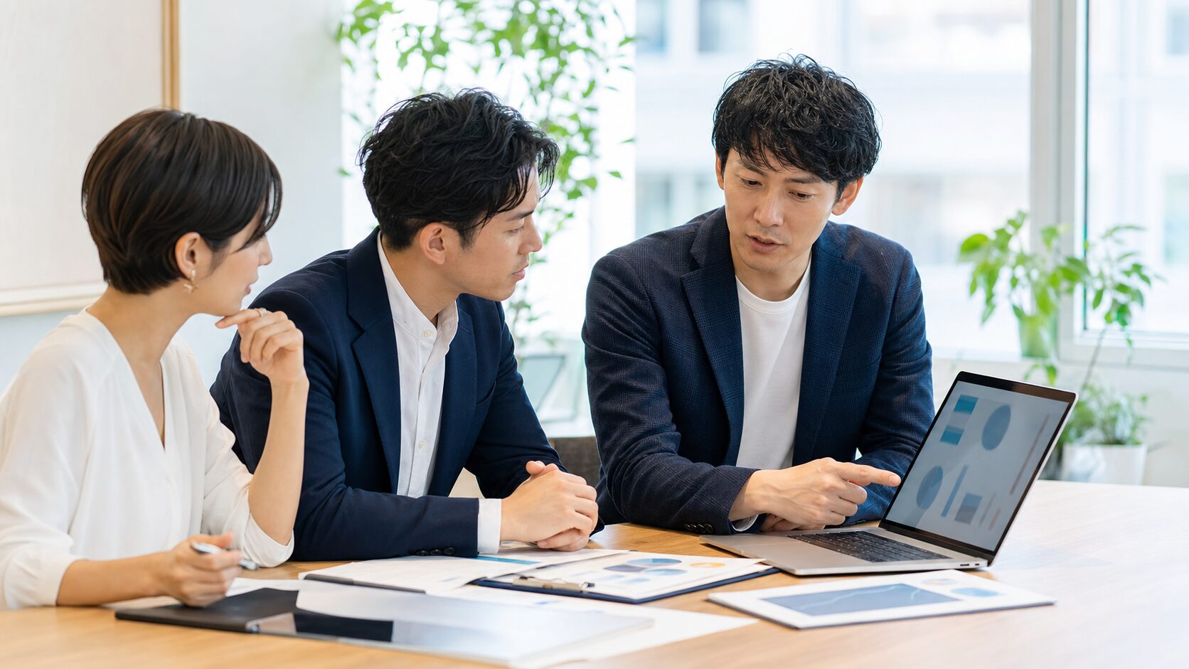 Web集客代行会社と社内担当者が役割分担を決めるビジネスミーティング